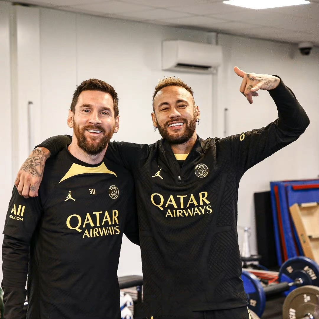 今晚金州勇士调整名单以备法国杯，队长鼓劲环节打磨，赛场秩序良好，训练强度明显提升(金州勇士队官网)