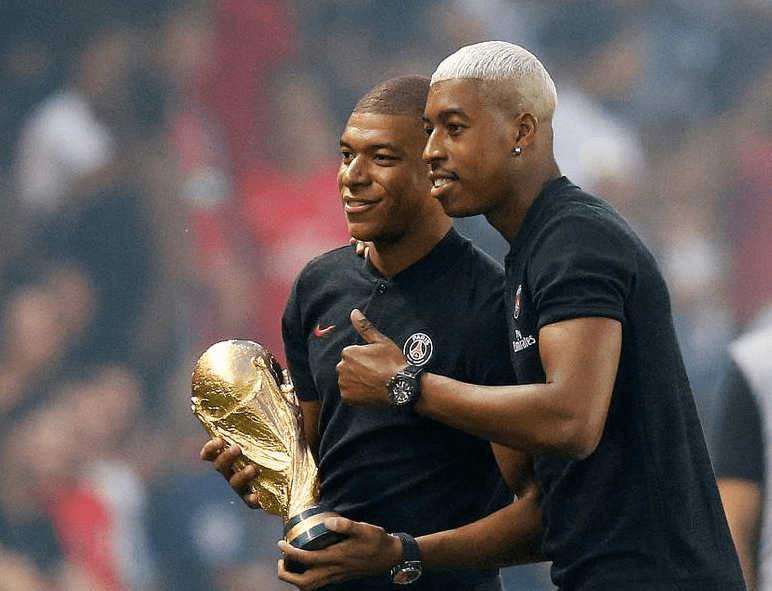 今晚金州勇士调整名单以备法国杯，队长鼓劲环节打磨，赛场秩序良好，训练强度明显提升(金州勇士队官网)